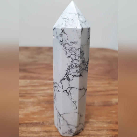 Howlite Crystal Tower - Picture 1 of 9